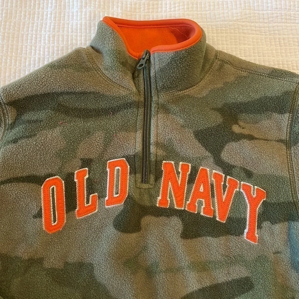 Old Navy boys camo fleece pullover 💚🤎🧡